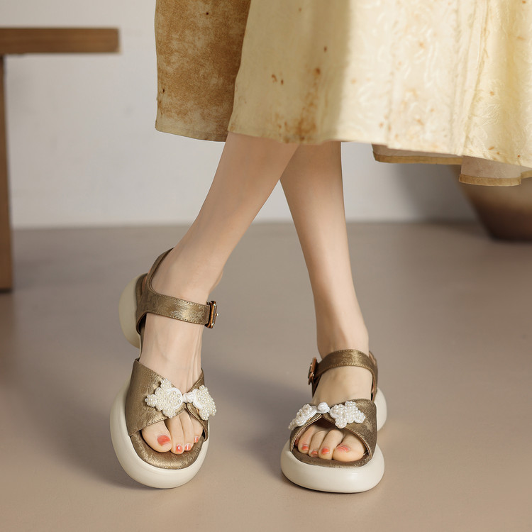 Minimalist Open Toe Sandals with Chunky Mid Heel - Image 3
