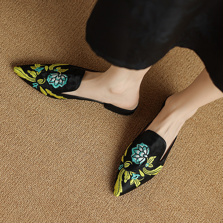 Vintage Satin Closed Toe Slippers with Floral Pattern