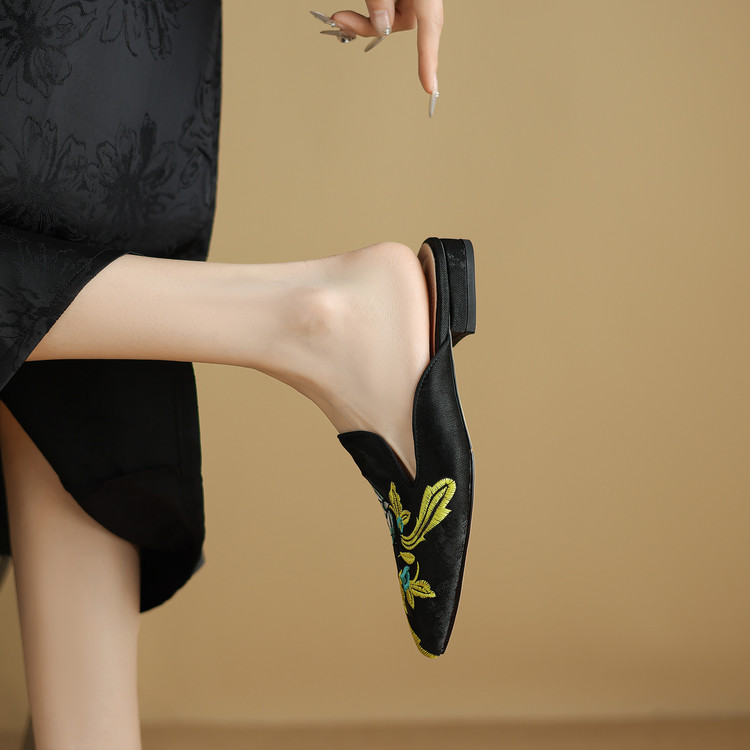 Vintage Satin Closed Toe Slippers with Floral Pattern - Image 5