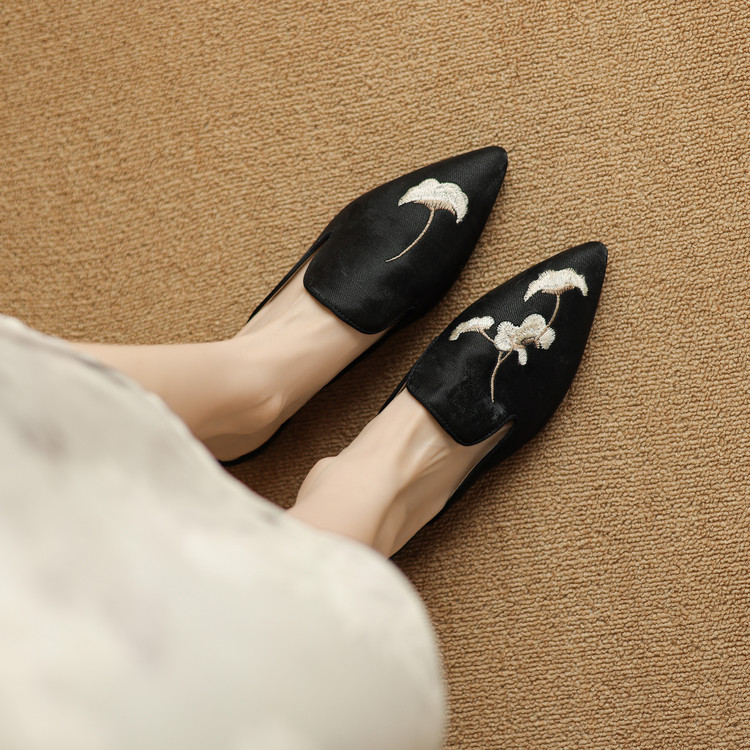 Women's Closed Toe Leather Slippers Low Heel Summer 2025 - Image 2