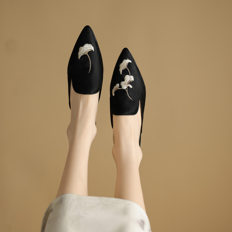 Women's Closed Toe Leather Slippers Low Heel Summer 2025 - Image 3