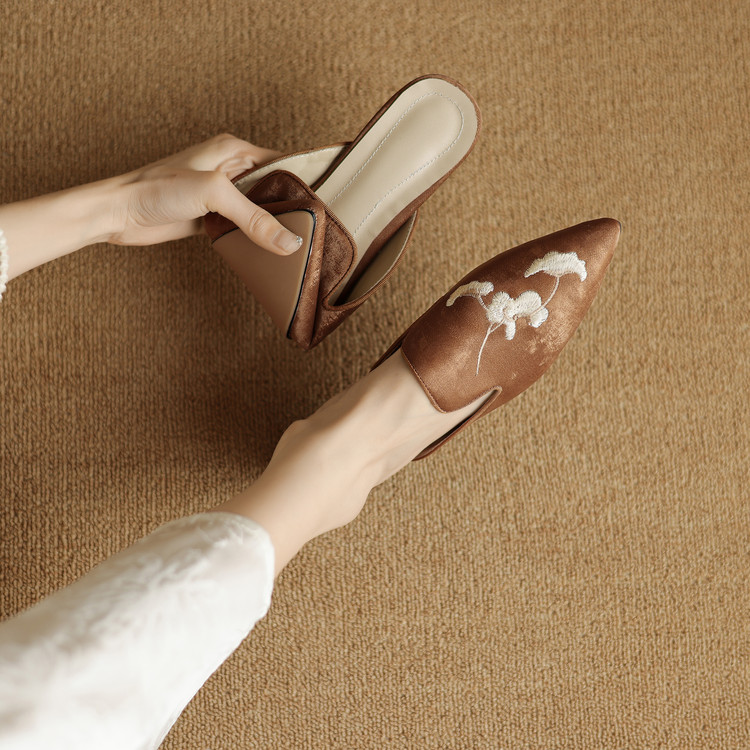 Women's Closed Toe Leather Slippers Low Heel Summer 2025 - Image 4