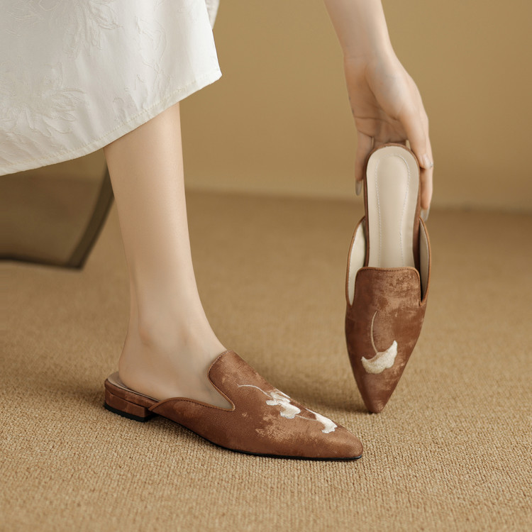Women's Closed Toe Leather Slippers Low Heel Summer 2025 - Image 5