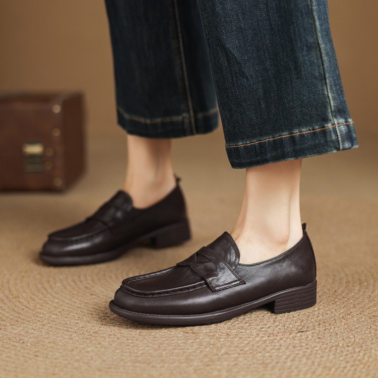 Women's Deep Mouth Slip-On Shoes with Mid Chunky Heel - Image 3