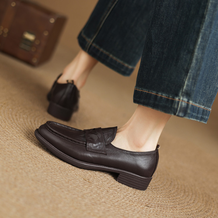 Women's Deep Mouth Slip-On Shoes with Mid Chunky Heel - Image 4