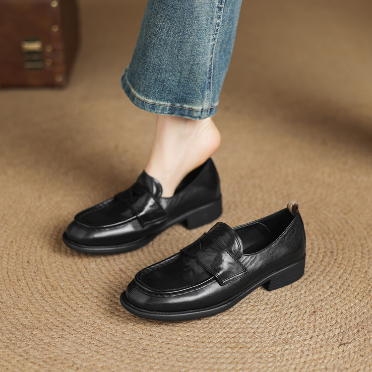 Women's Deep Mouth Slip-On Shoes with Mid Chunky Heel - Image 5
