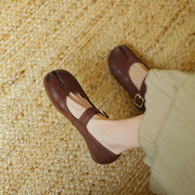 Women's Korean Style Flat Shoes Soft Leather Low Heel - Image 4